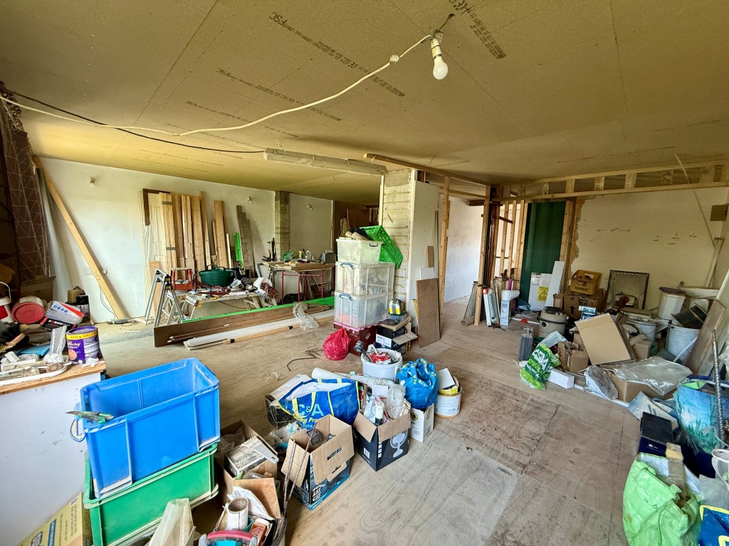 Lot: 113 - DETACHED HOUSE FOR COMPLETION - First floor room for completion